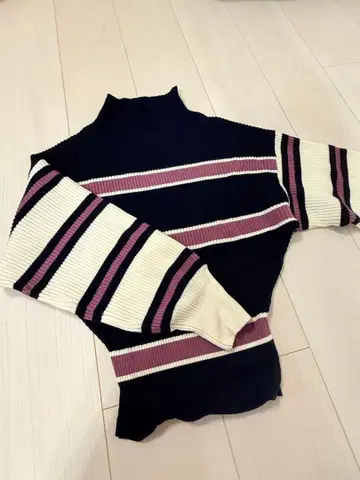 FURFUR 리브 짜임 터틀넥 스웨터