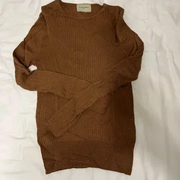 유나이티드 애로우즈 카멜 컬러 리브 라운드넥 니트