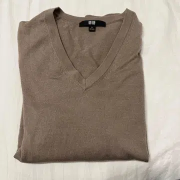 유니클로 메라노울 V넥 니트