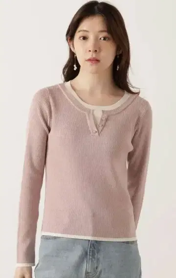 [ 새상품 ] 프로포션 바디 드레싱 레이어드 스타일 헨리넥 니트