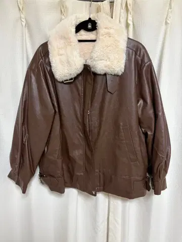 브라운 퍼 옷깃 페이크 가죽 자켓