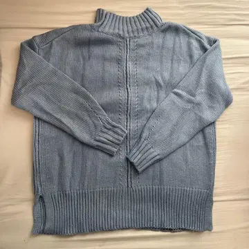 라이트 블루 터틀넥 니트