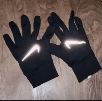 Nike 장갑 빛납니다.