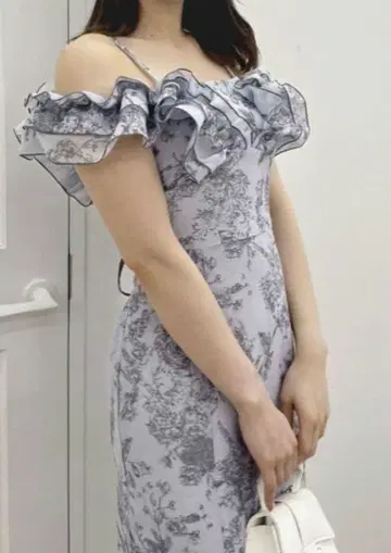 더즐린 스크래치 플라워 I라인 원피스