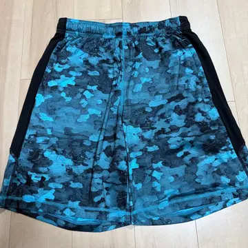 언더아머 XL 블루 계열 카모플라쥬 숏팬츠