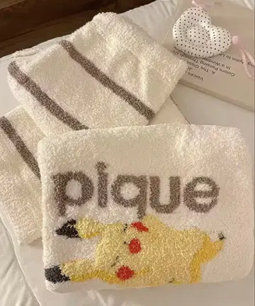 미사용 새상품! 젤라피케를 좋아하시는 분께 피카츄 복슬복슬 파자마