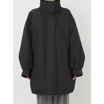 아라이 다운 오버 실루엣 코트 블랙