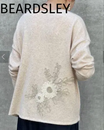 [ 새상품급 ] 비어즐리 등 꽃 자수 니트 루즈핏 스타일