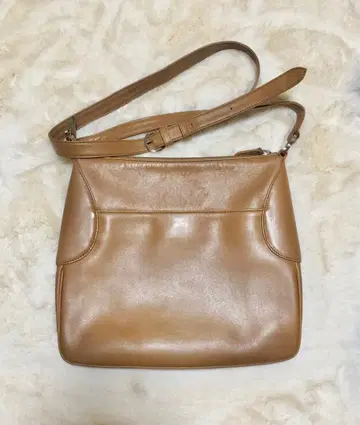 베이지 가죽 숄더백