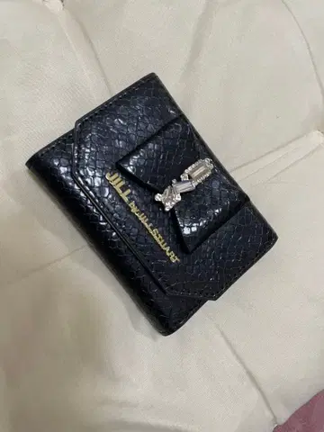 JILL by JILL STUART 3단 폴더형 지갑 블랙