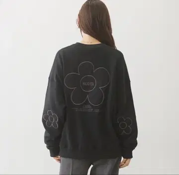 MILKFED. 플라워 아플리케 맨투맨 상의