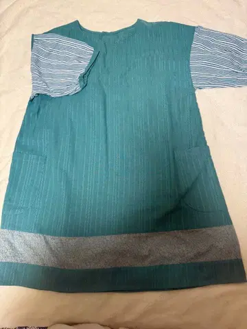 그린 컬러 스트라이프 소매 튜닉 스모크 보육사 간호사