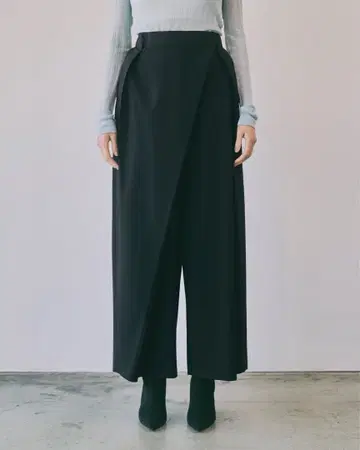 [ 새상품 미사용 ] hyeon 팬츠