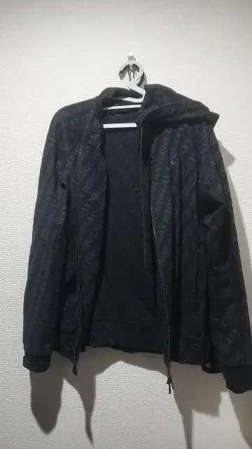 1PIU1UGUALE3 블랙 후드티