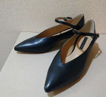 요시토 YOSHITO 스트랩 펌프스