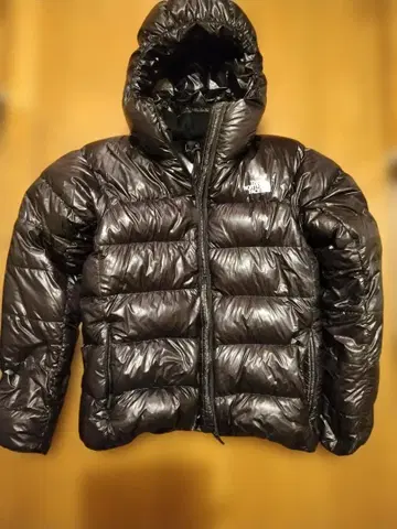 THE NORTH FACE 다운 자켓 XL 블랙 수리 흔적 4개 있음