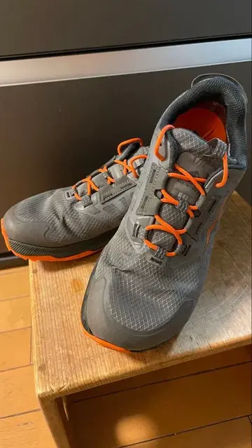 알트라 트레일 러닝화 그레이/오렌지 25.5cm/EU40.5