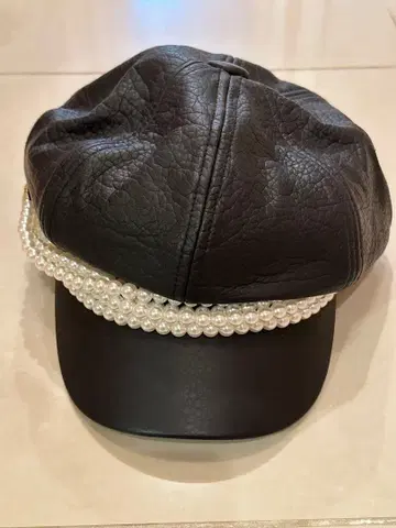 블랙 펄 장식 헌팅 캡