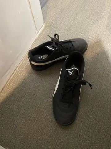 Puma 블랙 스니커즈 블랙 끈