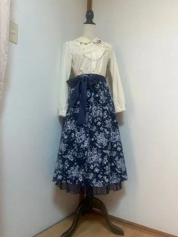 axes femme 꽃무늬 미디 스커트