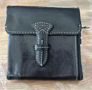 Dakota 블랙 가죽 이단 접이식 지갑