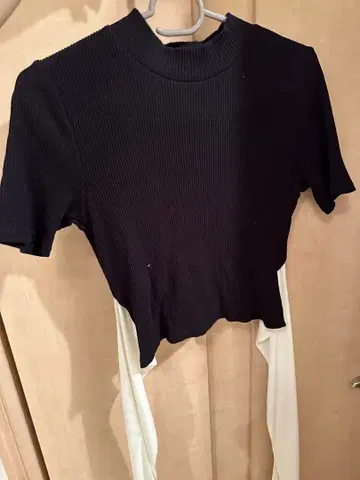 백리본 리브 니트탑