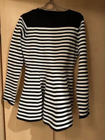 스트라이프 긴팔 플레어 상의