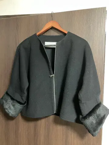 퍼가 달린 노카라 자켓