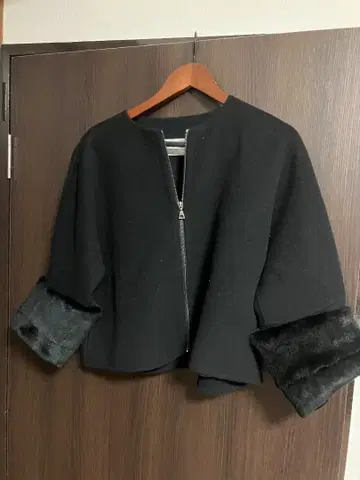 퍼가 달린 노카라 자켓