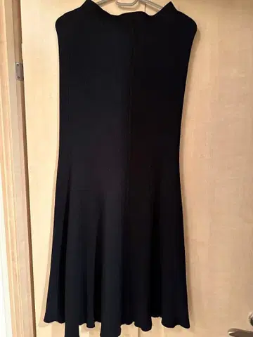 리브 블랙 플레어 스커트