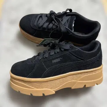 PUMA 블랙 통굽 스웨이드 스니커즈 23.5