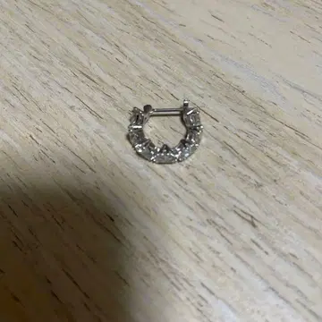 스와로브스키 크리스탈 장식 후프 귀걸이 한쪽만