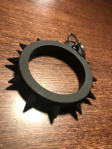 스파이크 디자인 키링 블랙