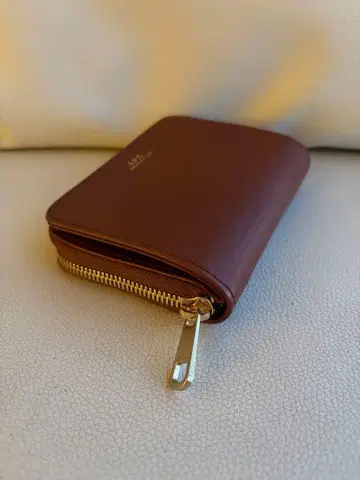 SALE 정품 새상품급 A.P.C. 브라운 이단 접이식 지갑 브라운