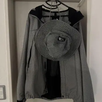 더 노스페이스 체크 무늬 나일론 자켓 햇 포함