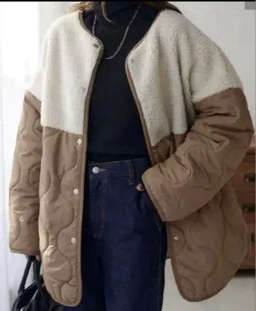 디스코트 보아 절개 퀼팅 코트