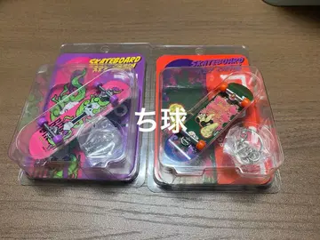 rofj 점프샵 스케이트보드 키체인 브룩 x 타오파이파이 세트