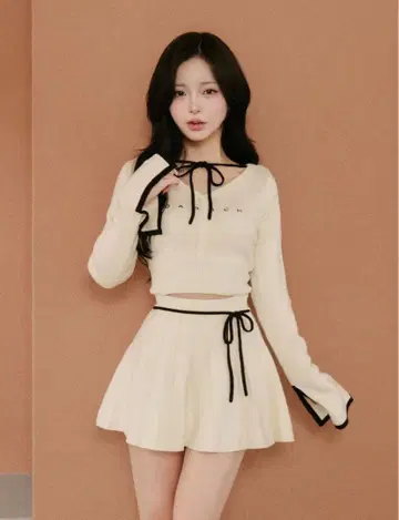 다리치 웨이스트 오픈 리본 디자인 니트 미니 원피스