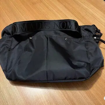 NOMADIS 블랙 나일론 숄더백