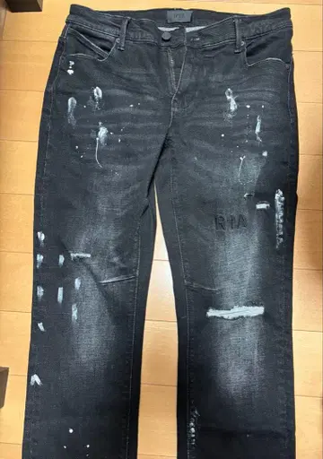 블랙 데님 팬츠 페인트 가공