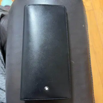 Montblanc 블랙 가죽 장지갑 중고