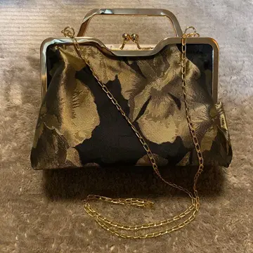 블랙과 금색 꽃무늬 클러치백