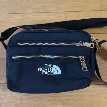 THE NORTH FACE 블랙 숄더백