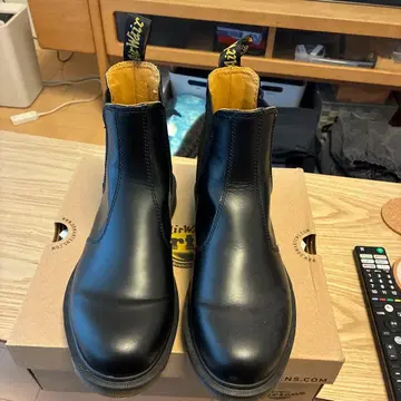 닥터마틴 2976 블랙 부츠 UK6