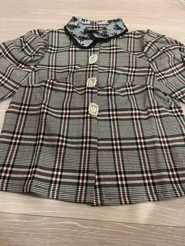 Swan Kiss 체크 무늬 반팔 블라우스 비쥬 버튼 새상품