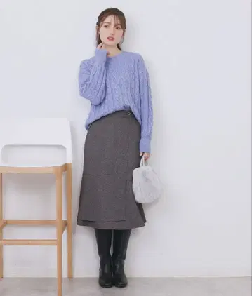 index 택 포함 새상품 라메 혼방 팬시 케이블 V넥 니트 블루