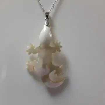 야광 조개 도마뱀 펜던트.