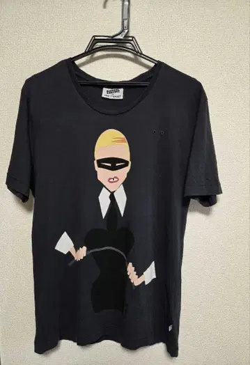 MICHAEL ROBERTS 아트 프린트 T셔츠