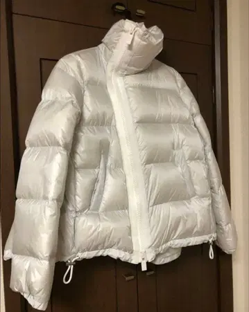 sacai 사카이 숏 기장 다운 자켓 화이트
