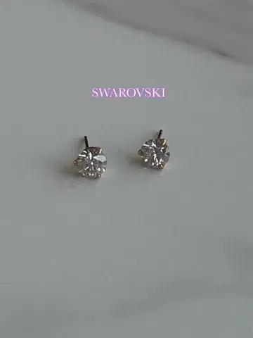 SWAROVSKI 스와로브스키 스터드 귀걸이